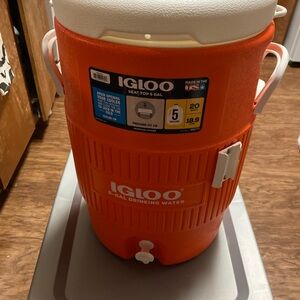 Igloo Bright Orange 5-Gallon Beverage Cooler